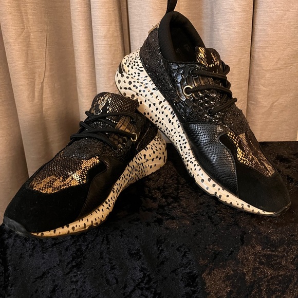 Upper black and gold snake print with polka dot black and white sole. - Picture 3 of 13